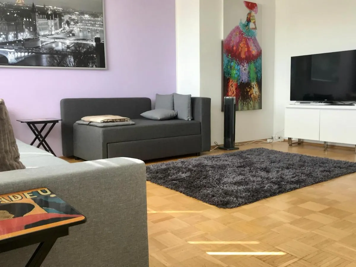 Apartment Ferienwohnung Gemütliches Zuhause im Dachgeschoss am Königsplatz München Deutschland